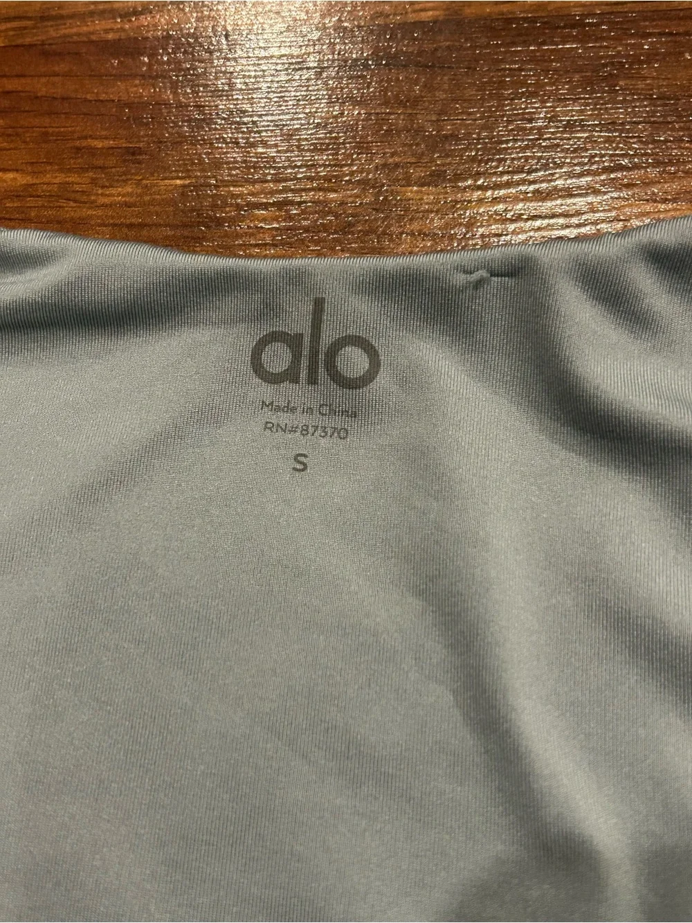 ALO Yoga Soft Sculpt Long Sleeve Top Blue Size Small Built in Bra